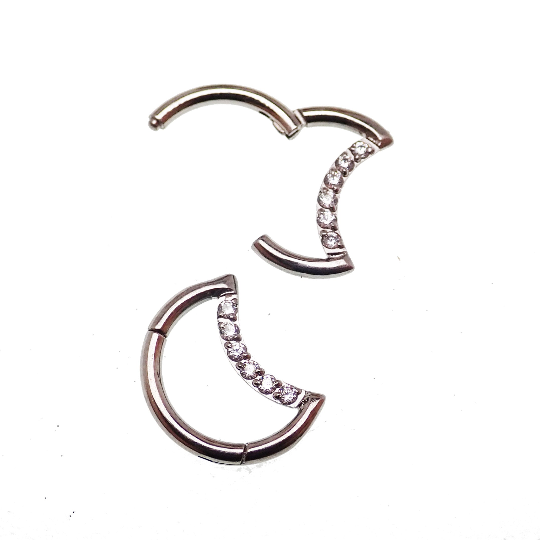 Moon-Shaped Titanium Clicker 16g – Body Clickers Body Jewelry